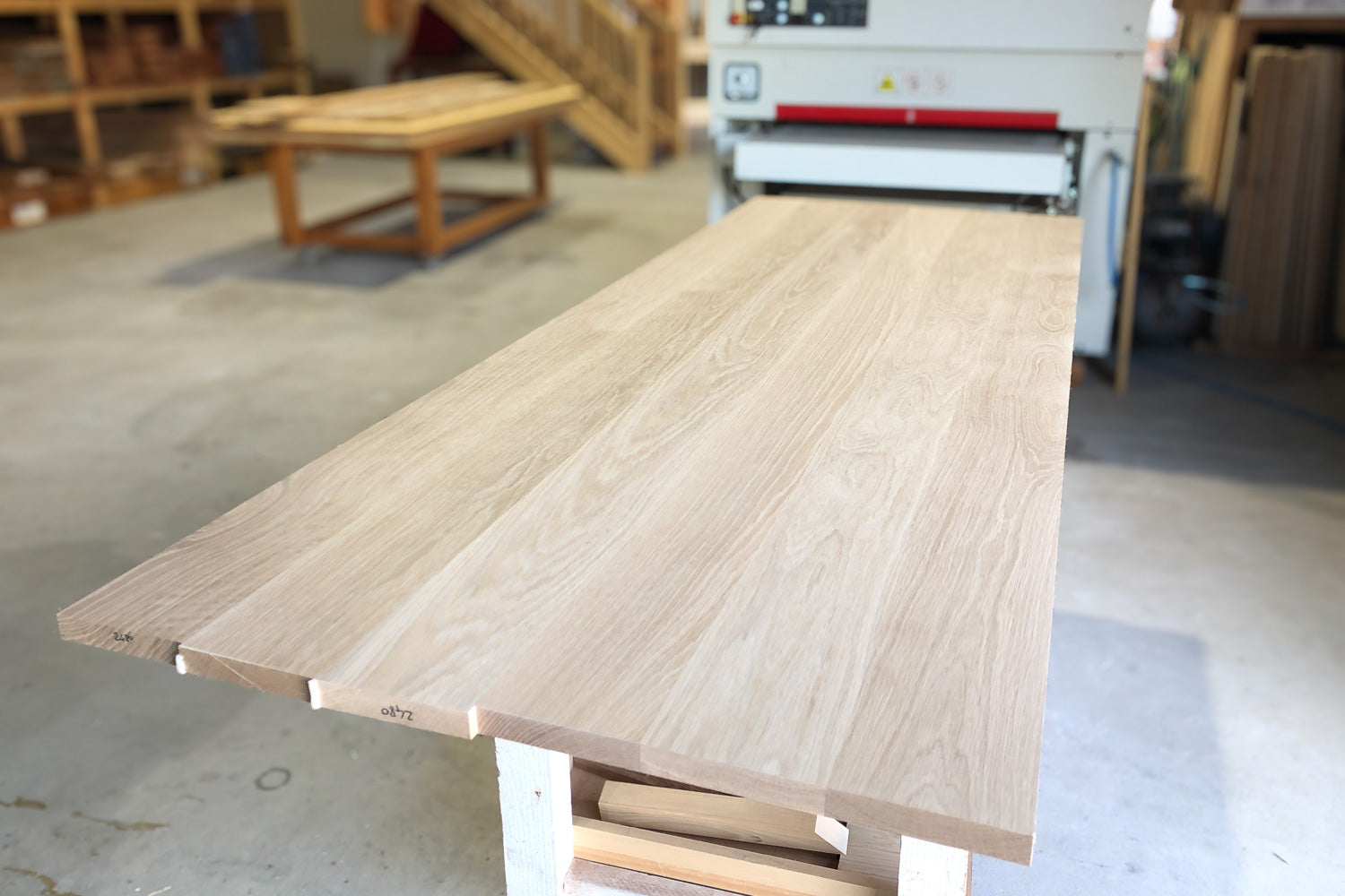 Assembly and glup-up of Mikal Dining Table top